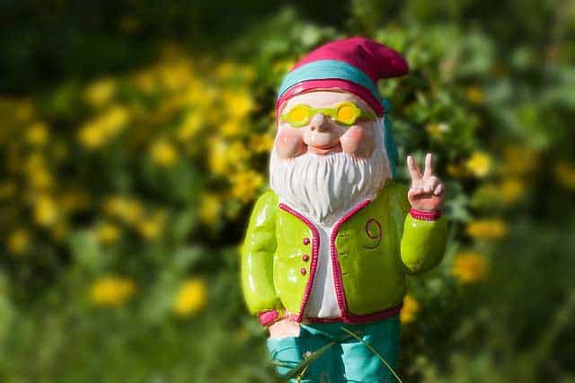 Ein Peace Gartenzwerg