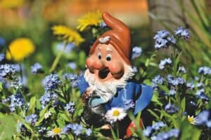 Wetterfester Gartenzwerg mit Gießkanne Wetterfester Gartenzwerg mit Gießkanne