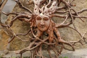 Baumwurzel Gartendeko (depositphotos.com)