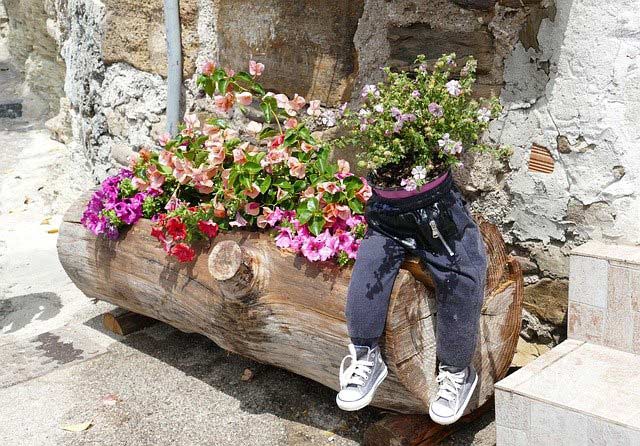 Gartendeko aus Holzstämmen Gartendekoration 2025 finden garten