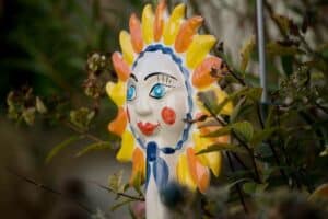 Eine Sonne als Gartendeko für den Sommer