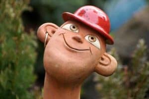 Gartenfigur als Gartendeko aus Ton