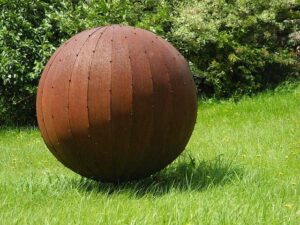 Große Rost-Kugel als Gartendeko Große Rost-Kugel als Gartendeko