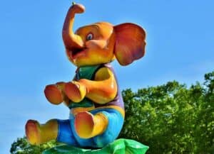 Bunter Elefant als Gartengfigur Bunter Elefant als Gartengfigur