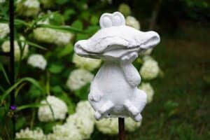 Frosch als Gartenstecker