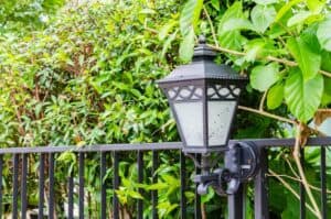 Gartenbeleuchtung-Anthrazit (depositphotos.com)