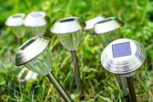 Gartenleuchten im Set - hier Solar (depositphotos.com)