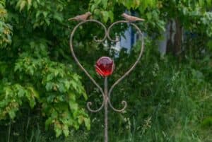 Herz als großer Gartenstecker (depositphotos.com)