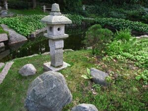 Japanische Steinlaterne